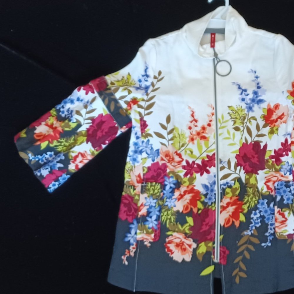 IC Collection by Connie K Floral Black/White jacket - Picture 2 of 13